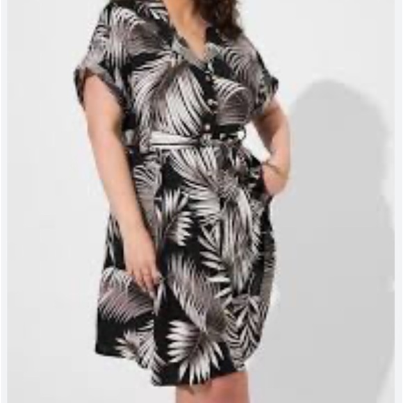Torrid Rayon Slub Button front collared dress in Palm leaves black - Picture 3 of 16
